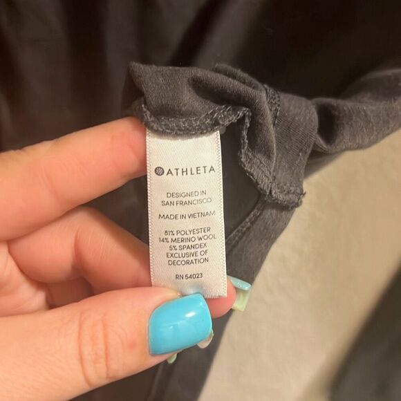 ✨Athleta Industry Long Sleeve Sz Small Grey Top✨ - Picture 10 of 10